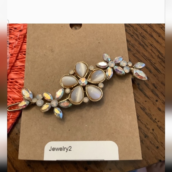 Vintage hair clip with pink stones floral pattern gold clip very pretty. - Picture 3 of 8